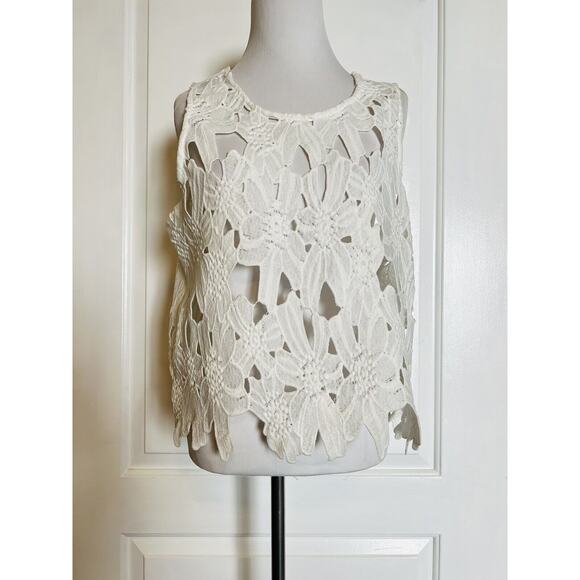 CAUTION TO THE WIND Anthropologie White Sleeveless Lace Flower Blouse Crop Top M - Picture 3 of 9